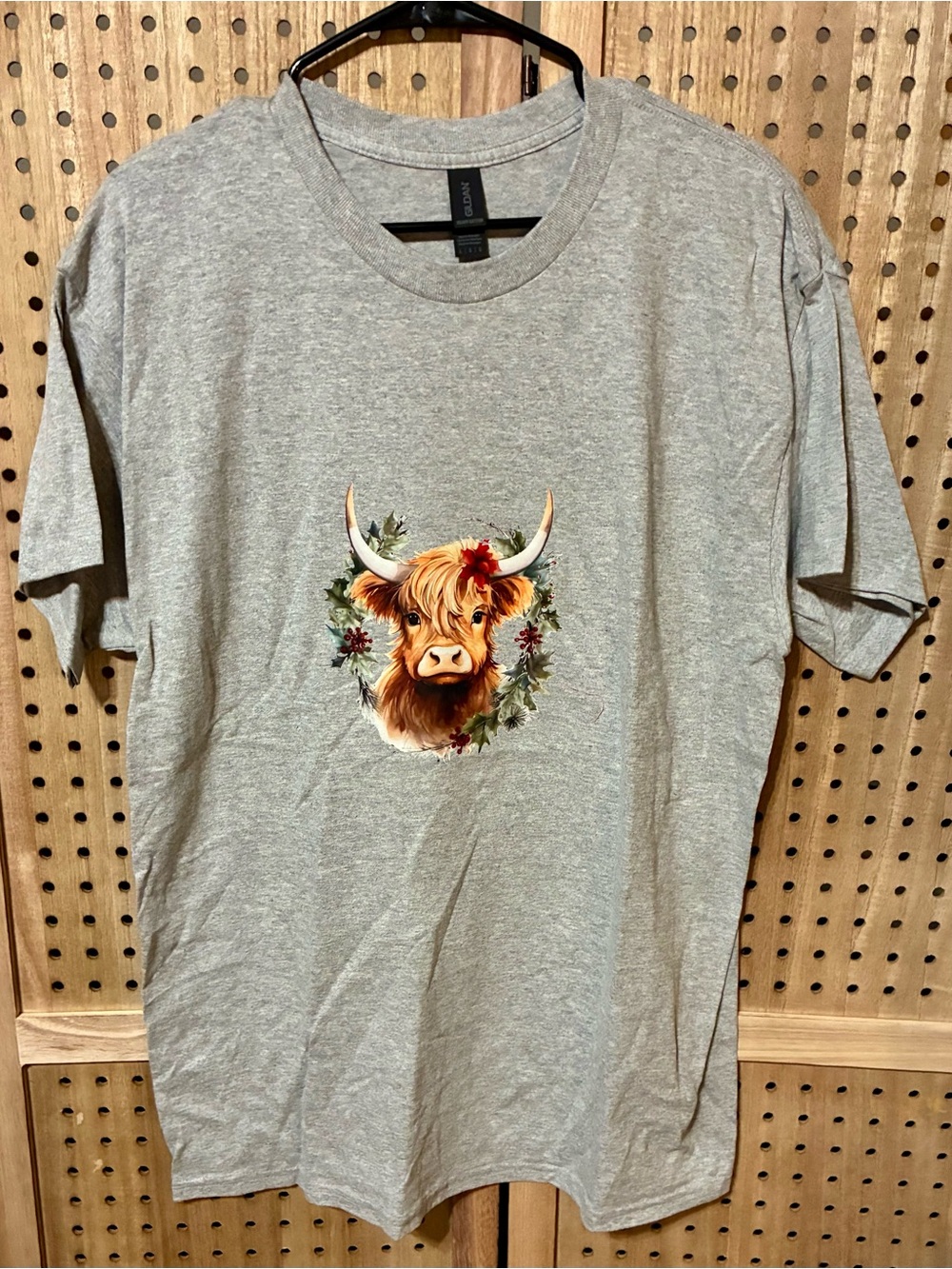 Gildan Heavy Cotton T-Shirt in Heather Gray with Christmas Cow Design Size L